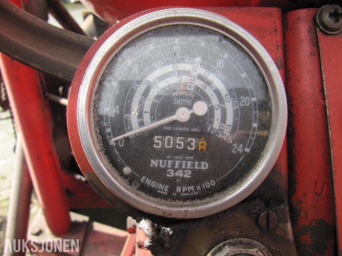 1967 Nuffield 342 traktor med laster